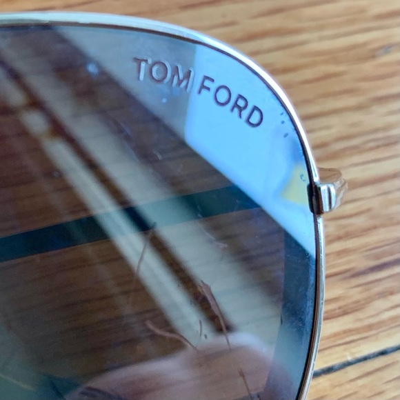 Tom Ford Aviator Sunglasses with Gucci Case - Picture 11 of 13
